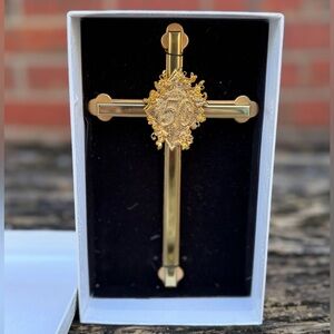 NIB Cathedral Art Elegant Trellis Gold Cross with 50th Anniversary Emblem New M7